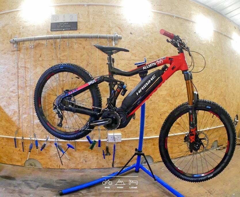 Bike Park Lodge #2 Мертір-Тідвіл Екстер'єр фото