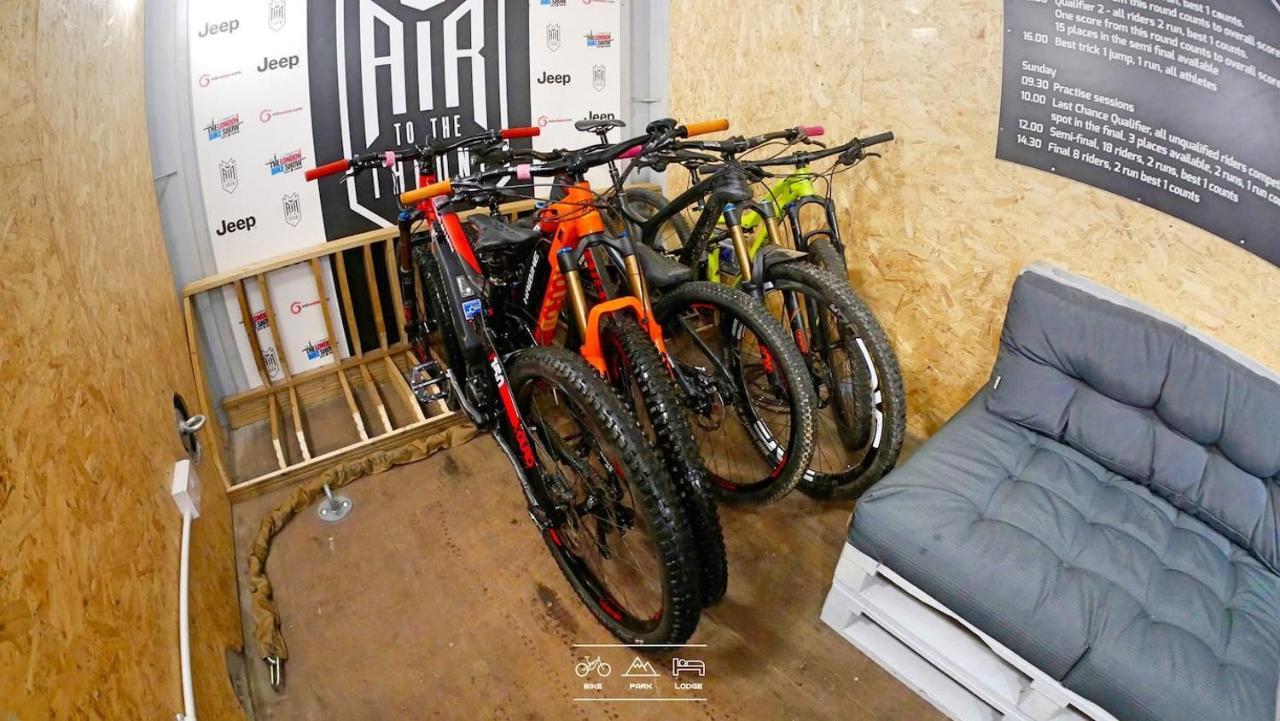 Bike Park Lodge #2 Мертір-Тідвіл Екстер'єр фото